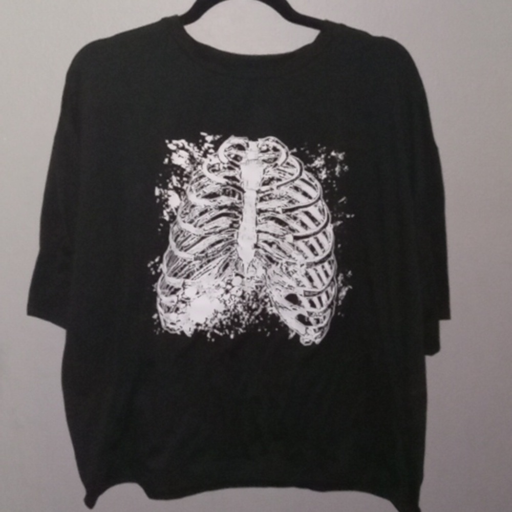 💎🖤💜NWOT Ribcage Black and White T Shirt Size Medium - Picture 2 of 3